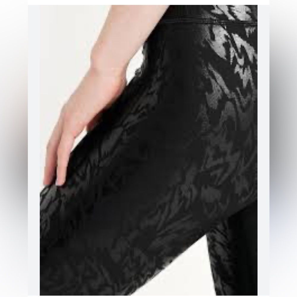 Old Navy High Rise Power-soft Crop Legging‎ Black Foil Print Size 3X - Picture 2 of 11